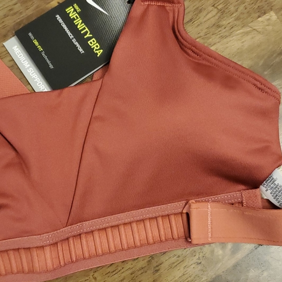 Nike Infinity sports bra NWT szXS [486] - Picture 3 of 8